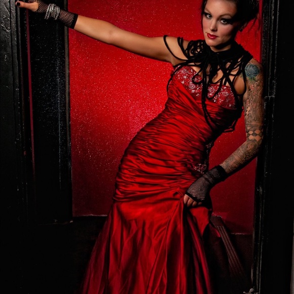 Gorgeous Red Wedding Prom Dress 10 - Picture 3 of 3